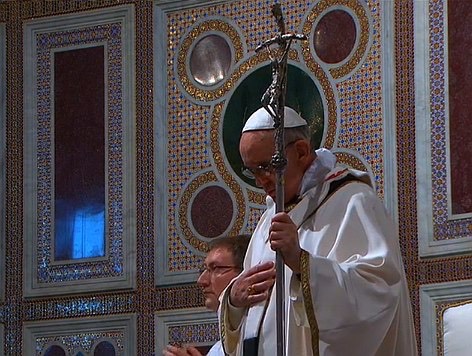 Francis brings back the Bent Cross, Broken Cross